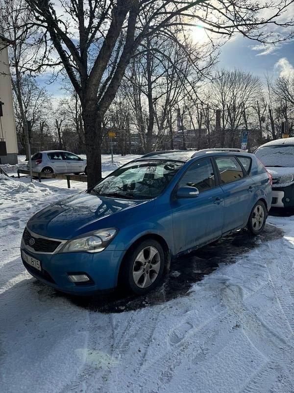 Begagnad Kia Ceed Sportswagon 115 HK (84 kW) 2010 Blå Kombi