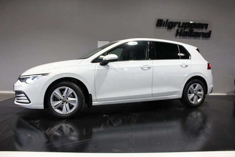 Begagnad VW Golf VIII 116 HK (85 kW) 2021 Vit Halvkombi