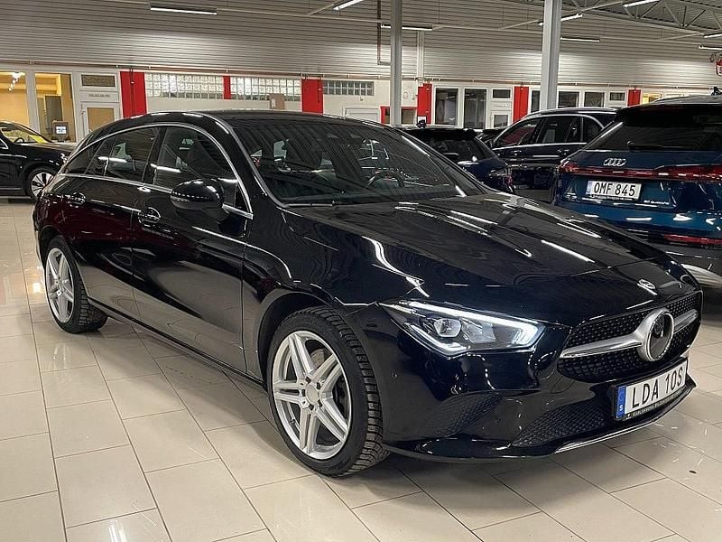 Begagnad Mercedes CLA250e Shooting Brake 2023 Svart Kombi