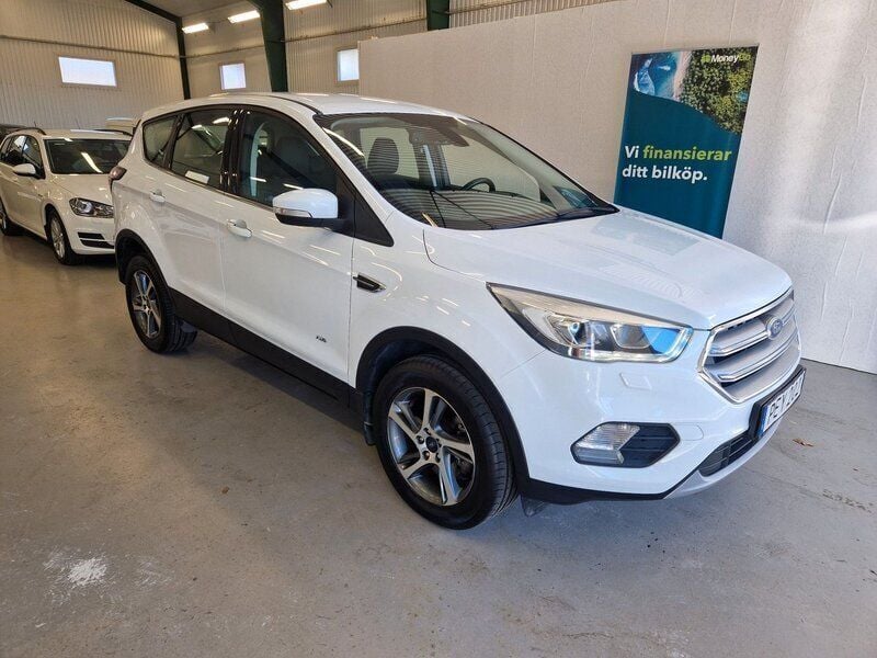 Vit Begagnad 2019 Ford Kuga Titanium SUV | 139 900 kr (Superpris) - Bild 1/4