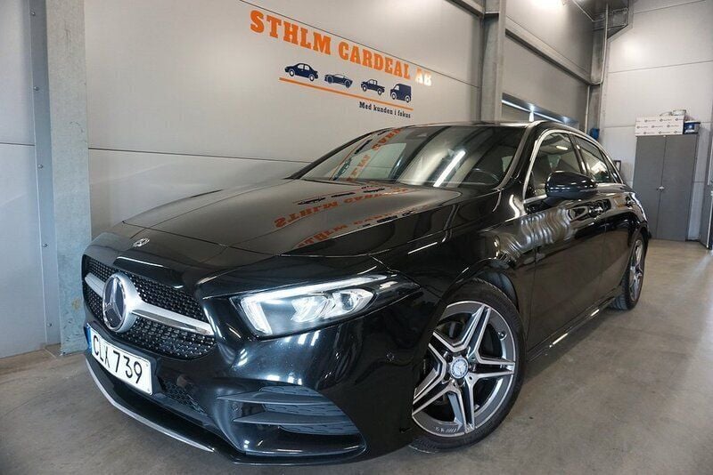 Svart Begagnad 2018 Mercedes A200 AMG Halvkombi | 234 700 kr (Marknadspris) - Bild 1/4