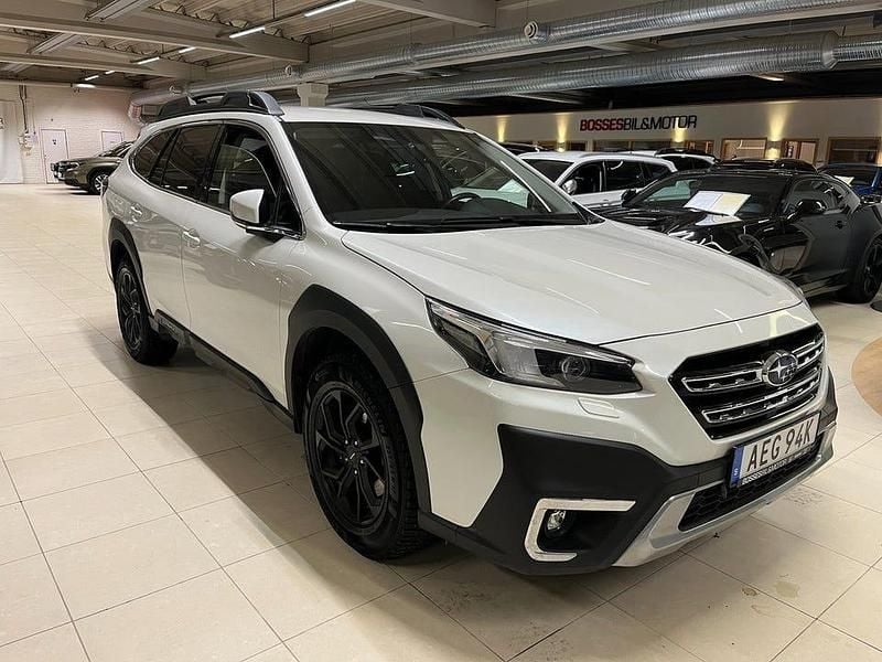 Vit Begagnad 2021 Subaru Outback Kombi | 349 000 kr (Lite dyr) - Bild 1/4