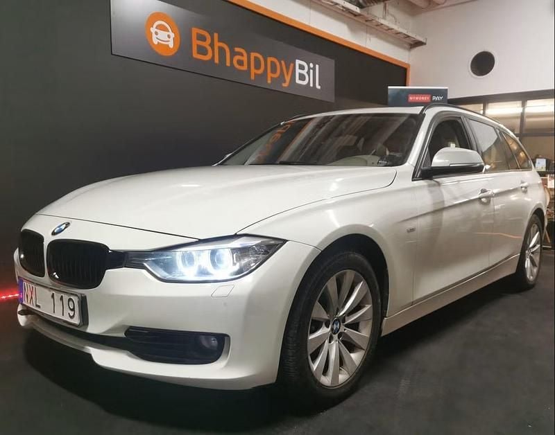 Vit Begagnad 2014 BMW 320 Kombi | 109 900 kr (Bra pris) - Bild 1/4