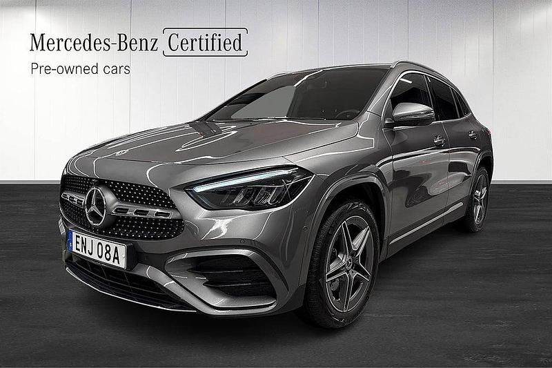 Gråmetallic Begagnad 2025 Mercedes GLA250 Premium SUV | 498 000 kr (Dyr) - Bild 1/4
