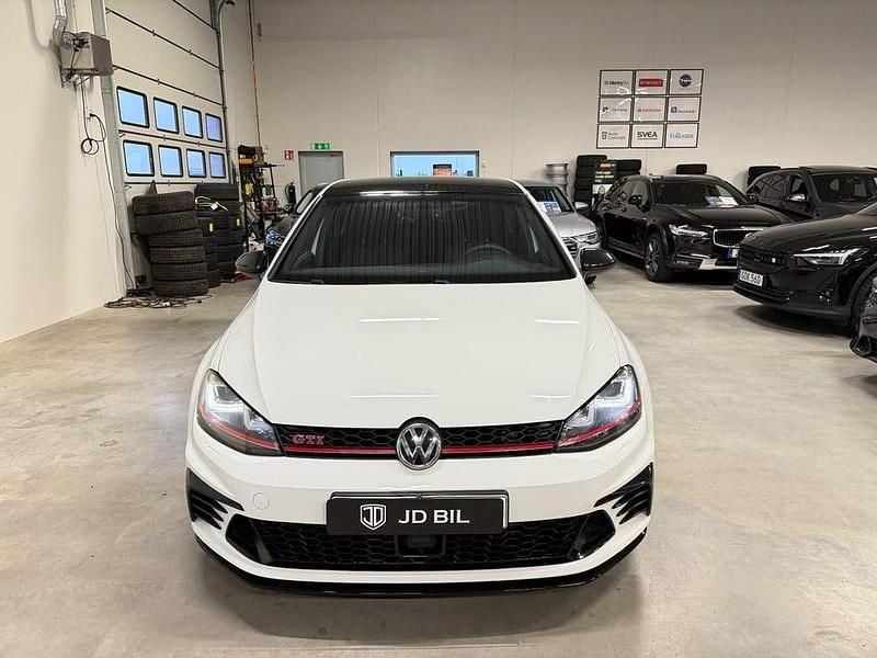 Begagnad VW Golf VII GTI Clubsport 265 HK (194 kW) 2016 Flerfärgad Halvkombi
