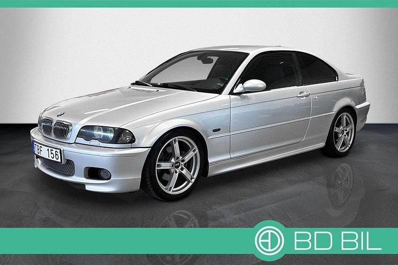 Ljusgrå (silvermetallic) Begagnad 2003 BMW 325 M Sport Sportkupé | 99 900 kr - Bild 1/3