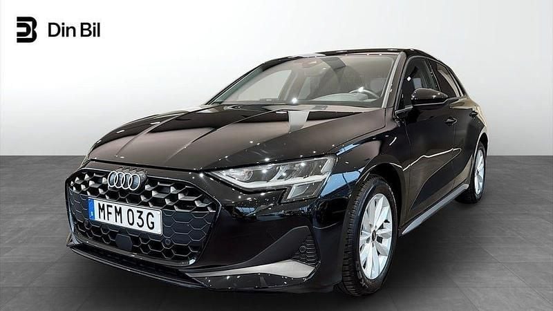 Brilliantsvart Begagnad 2025 Audi A3 Proline Sedan | 309 000 kr (Marknadspris) - Bild 1/4