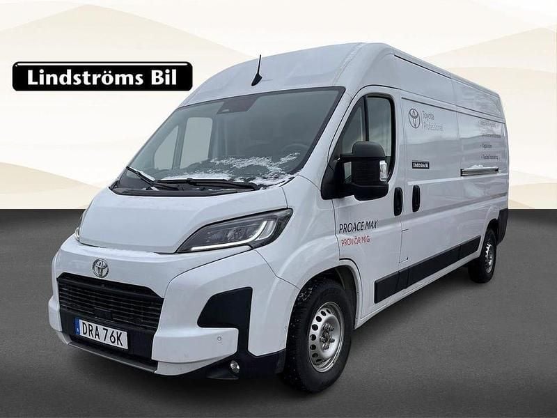 Vit Begagnad 2024 Toyota Proace Minibuss | 499 000 kr (Bra pris) - Bild 1/3
