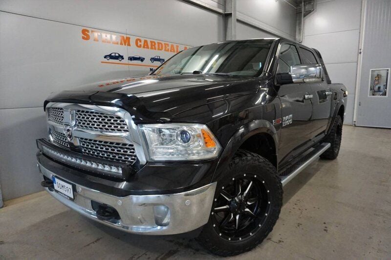 Svart Begagnad 2016 RAM 1500 Pickup | 339 900 kr (Marknadspris) - Bild 1/4