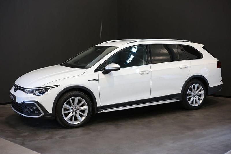 Begagnad VW Golf Alltrack 190 HK (139 kW) 2022 Vit Kombi