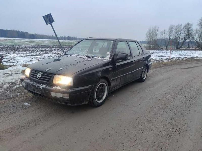 Begagnad VW Vento 90 HK (66 kW) 1996 Sedan