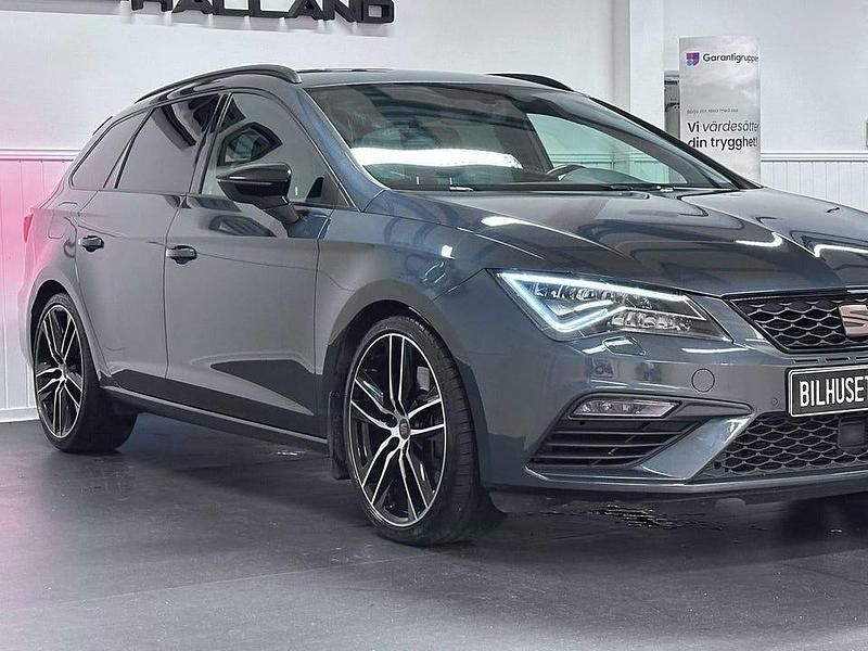 Begagnad Seat Leon ST 4Drive 301 HK (221 kW) 2020 Grå Kombi