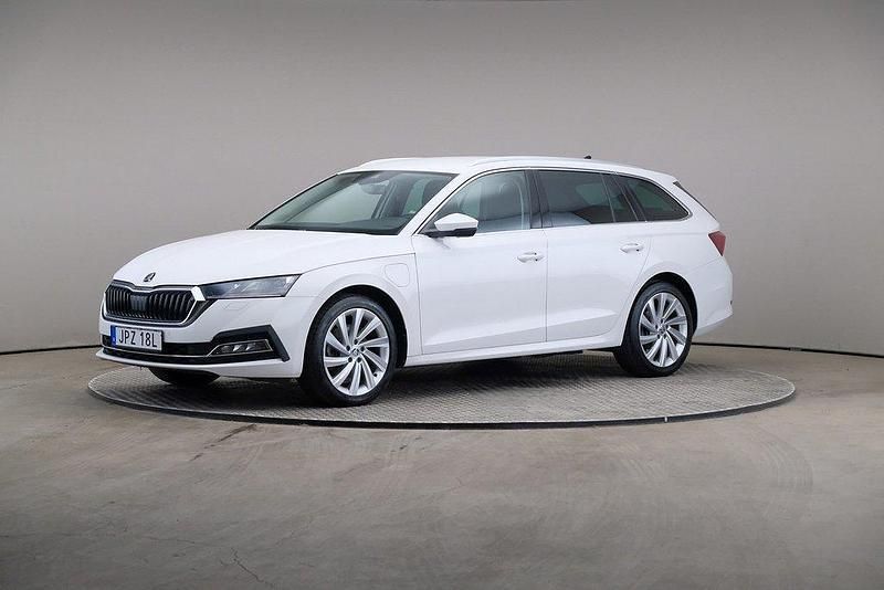Vit Begagnad 2021 Skoda Octavia Business Line Kombi | 245 000 kr (Superpris) - Bild 1/4