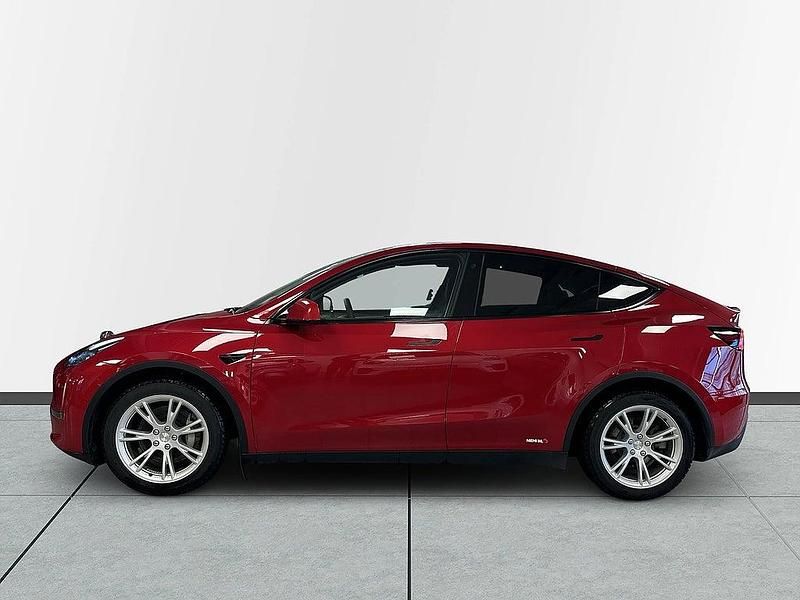 Begagnad Tesla Model Y Long Range AWD 378 kW (514 HK) 2022 Röd SUV