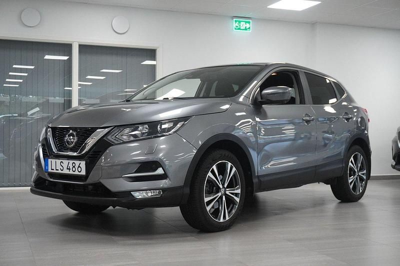 Grå Begagnad 2018 Nissan Qashqai SUV | 189 800 kr (Lite dyr) - Bild 1/4