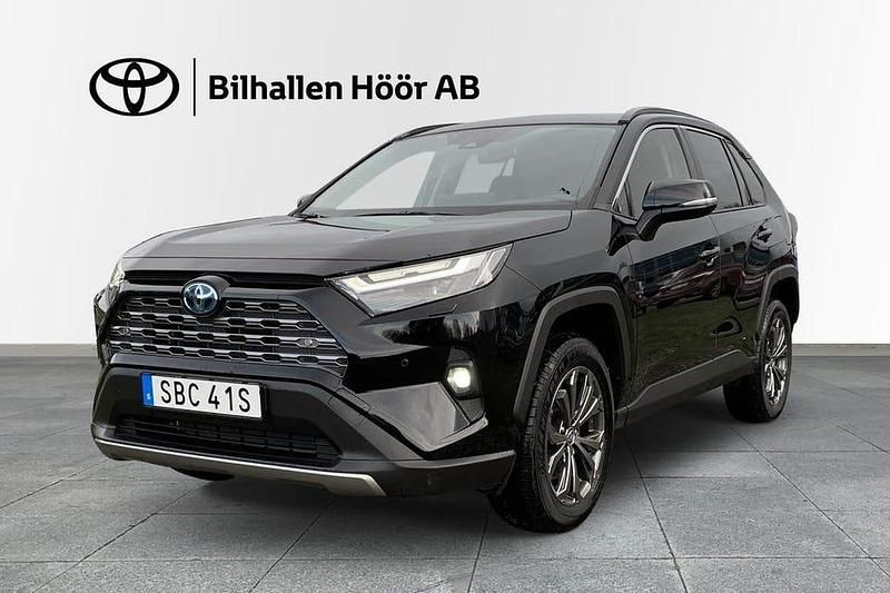 Svart Begagnad 2024 Toyota RAV4 Hybrid Executive SUV | 474 900 kr (Marknadspris) - Bild 1/3