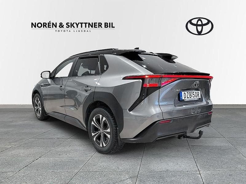 Begagnad Toyota bZ4X Style 2023 Silver SUV