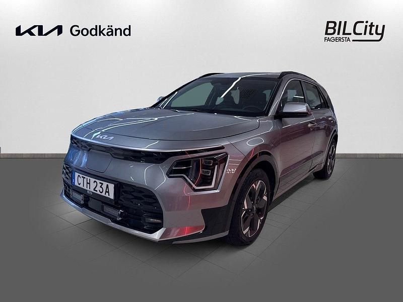 Grå (steel grey (klg)) Begagnad 2022 Kia e-Niro SUV | 309 900 kr (Marknadspris) - Bild 1/4