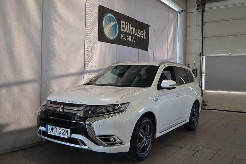 Vit Begagnad 2020 Mitsubishi Outlander P-HEV SUV | 259 000 kr (Marknadspris) - Bild 1/4