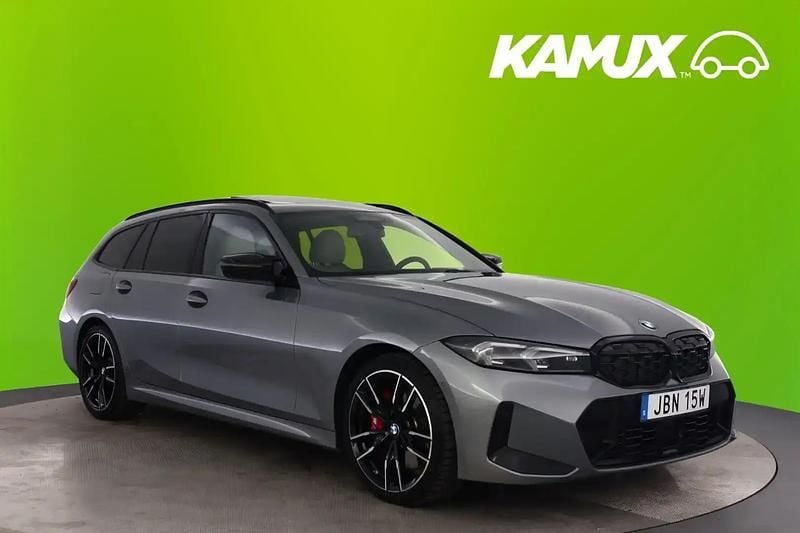 Silver/grå Begagnad 2024 BMW M340 Sedan | 679 800 kr (Lite dyr) - Bild 1/4