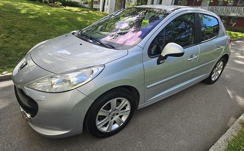 Grå Begagnad 2007 Peugeot 207 Sport Halvkombi | 17 500 kr (Superpris) - Bild 1/4