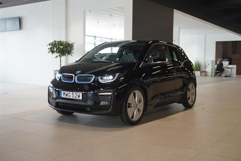 Svart Begagnad 2022 BMW i3 Comfort Edition Halvkombi | 219 500 kr (Bra pris) - Bild 1/4