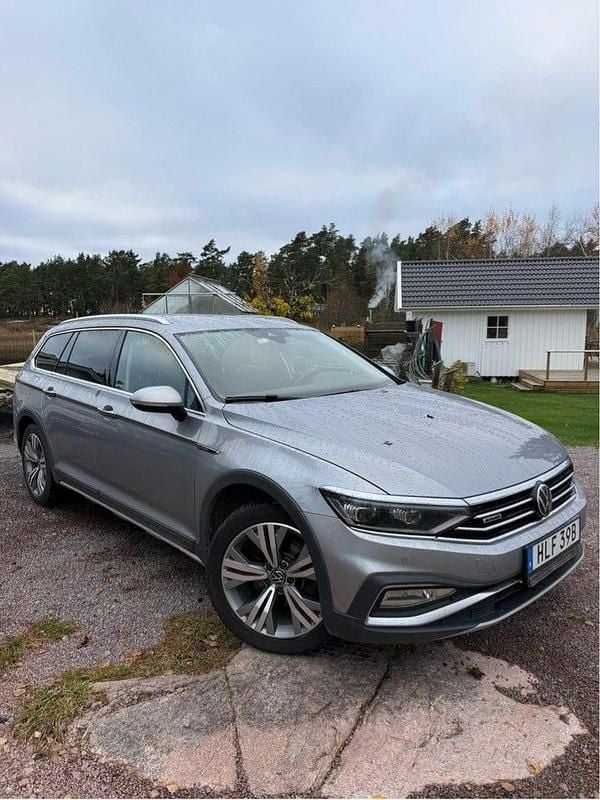Silver Begagnad 2022 VW Passat Alltrack Kombi | 265 000 kr (Marknadspris) - Bild 1/4
