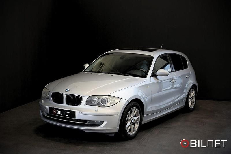 Silver Begagnad 2009 BMW 120 M Sport Halvkombi | 89 900 kr (Marknadspris) - Bild 1/4