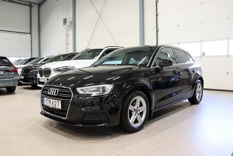 Svart Begagnad 2017 Audi A3 Sportback Proline Halvkombi | 184 900 kr (Marknadspris) - Bild 1/4