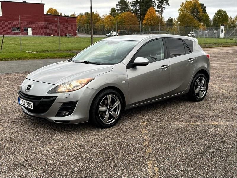 Grå Begagnad 2010 Mazda 3 Inclusive Halvkombi | 47 900 kr (Bra pris) - Bild 1/4