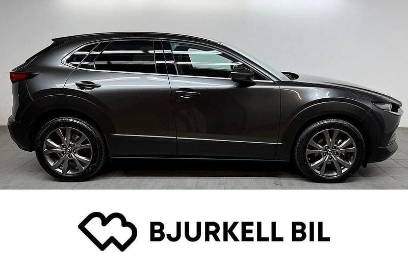 Grå Begagnad 2019 Mazda CX-30 Cosmo SUV | 289 900 kr (Marknadspris) - Bild 1/4