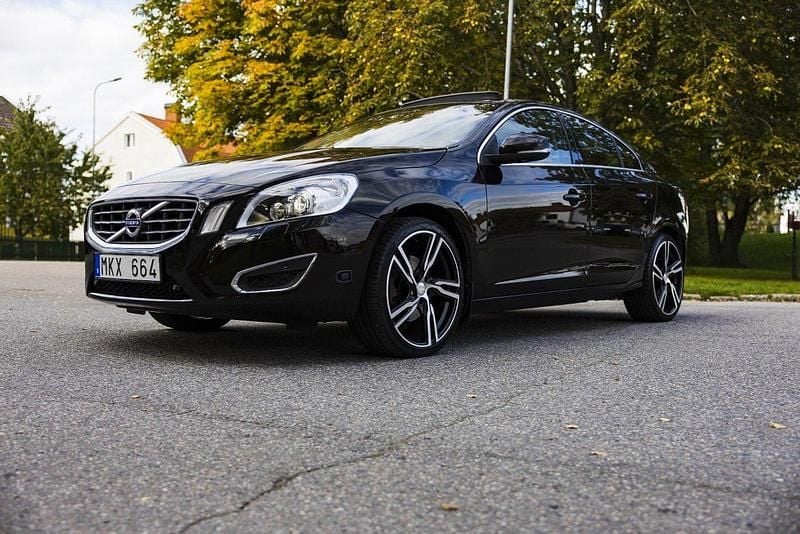 Svart Begagnad 2012 Volvo S60 Summum Sedan | 139 900 kr (Dyr) - Bild 1/4