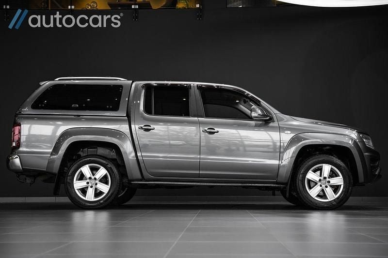 Grå Begagnad 2017 VW Amarok Pickup | 218 750 kr - Bild 1/4