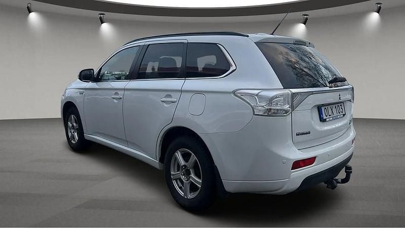 Begagnad Mitsubishi Outlander P-HEV 121 HK (88 kW) 2013 Vit SUV