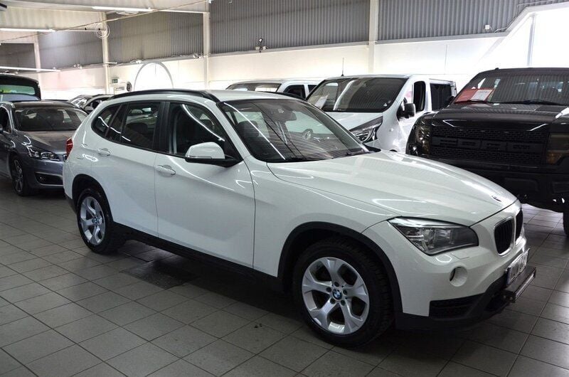 Vit Begagnad 2015 BMW X1 Sport Line SUV | 89 900 kr - Bild 1/4