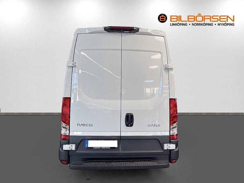 Ny Iveco Daily 179 HK (131 kW) 2025 Vit Van