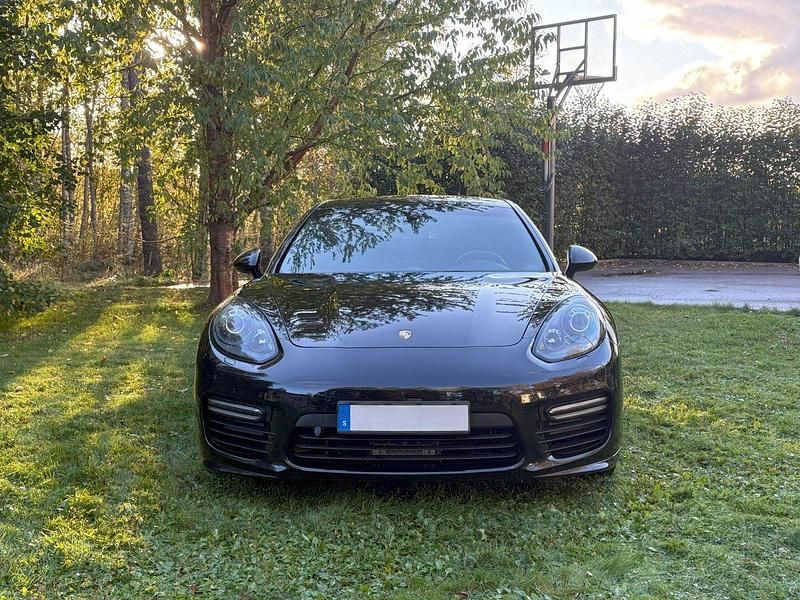 Svart Begagnad 2015 Porsche Panamera GTS Sport Sedan | 439 000 kr - Bild 1/4
