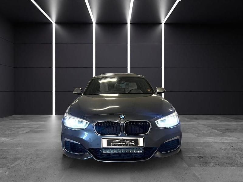 Begagnad BMW M140 M Sport 340 HK (250 kW) 2016 Grå Halvkombi