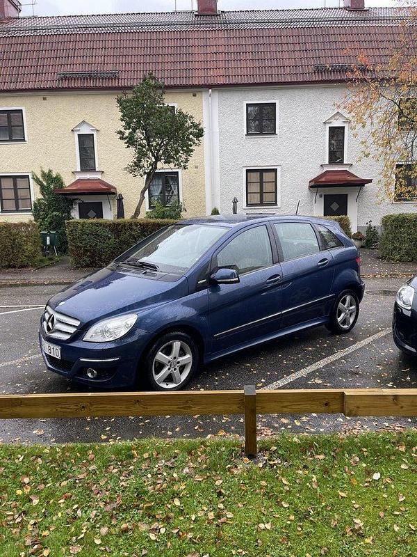 Blå Begagnad 2009 Mercedes 170 Halvkombi | 40 500 kr - Bild 1/4