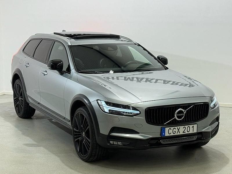 Begagnad Volvo V90 CC Inscription 190 HK (139 kW) 2018 Silver Kombi
