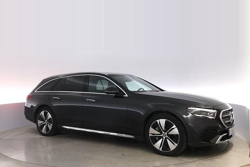 Grå Begagnad 2024 Mercedes E300 Premium Plus Kombi | 729 000 kr (Superpris) - Bild 1/4