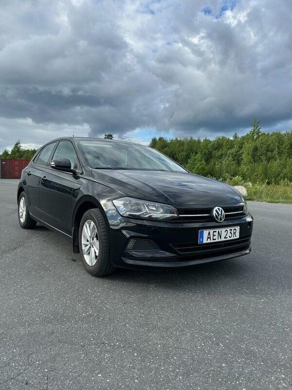 Svart Begagnad 2019 VW Polo Halvkombi | 115 000 kr (Marknadspris) - Bild 1/4