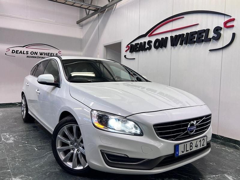 Vit Begagnad 2014 Volvo V60 Momentum Kombi | 134 900 kr (Marknadspris) - Bild 1/4