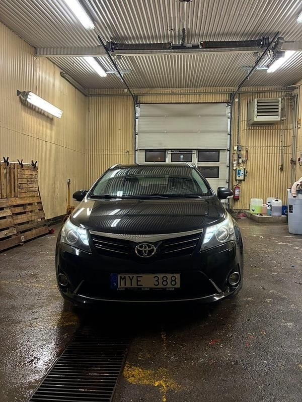 Begagnad Toyota Avensis 126 HK (92 kW) 2012 Kombi