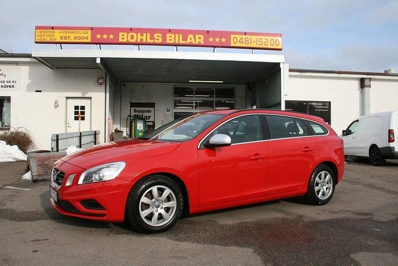 Begagnad Volvo V60 R-Design 116 HK (85 kW) 2012 Röd Kombi