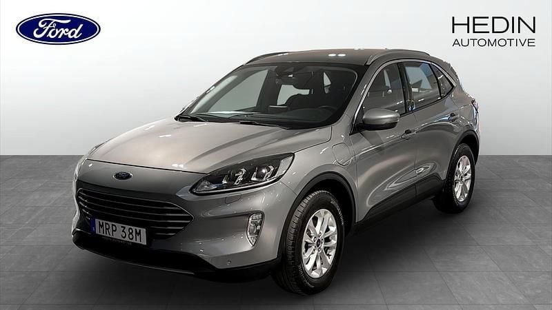 Grå Begagnad 2023 Ford Kuga Titanium SUV | 269 900 kr (Marknadspris) - Bild 1/4