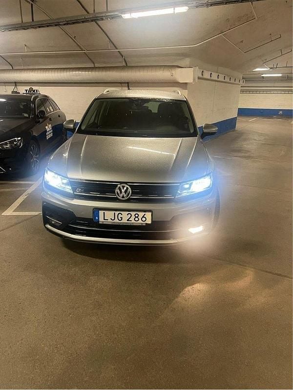 Silver Begagnad 2018 VW Tiguan SUV | 199 000 kr (Marknadspris) - Bild 1/4