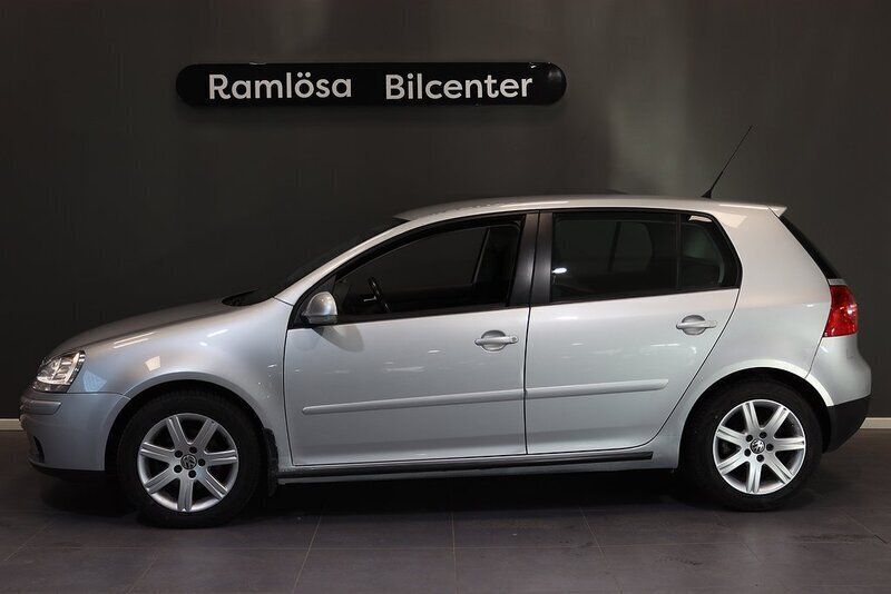Silver Begagnad 2007 VW Golf V Trendline Halvkombi | 54 900 kr (Lite dyr) - Bild 1/4