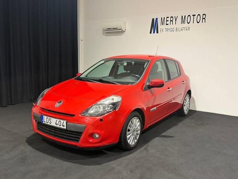 Röd Begagnad 2011 Renault Clio R.S. Halvkombi | 39 800 kr (Marknadspris) - Bild 1/4