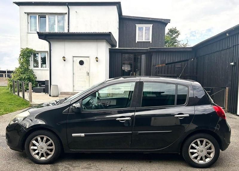 Begagnad Renault Clio R.S. 75 HK (55 kW) 2009 Svart Halvkombi